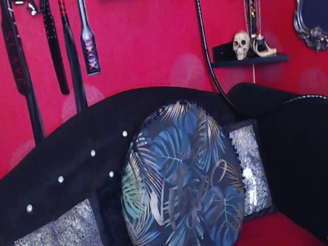 Live sex webcam photo for FemDomYasmine #271395027