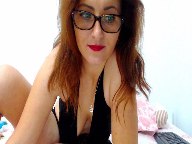Live sex webcam photo for Carolineback #271396843