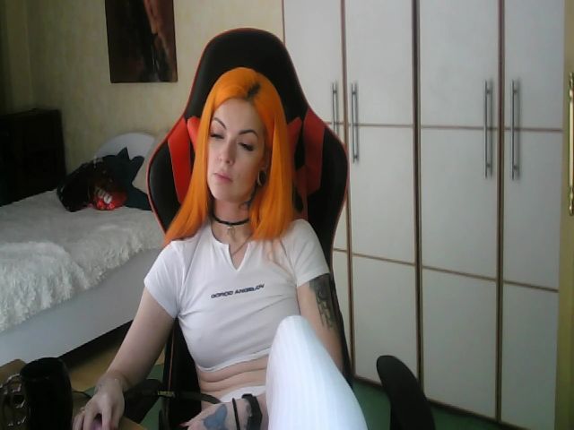 Live sex webcam photo for LuckyStarlet #271400342