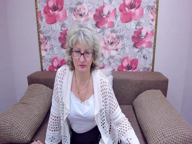 Live sex webcam photo for EvelynJoyful #271399320