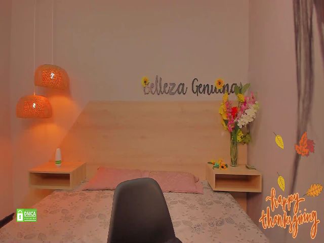 Live sex webcam photo for Nadiabenz_ #271401831