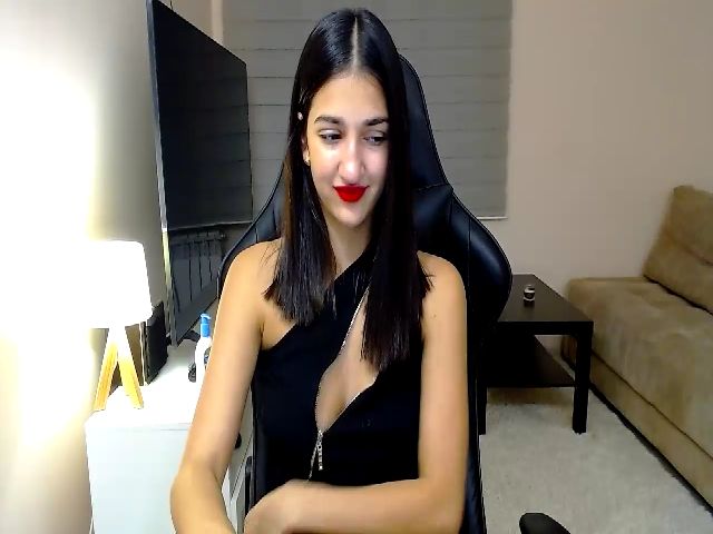 Live sex webcam photo for RockQueenB #271408680