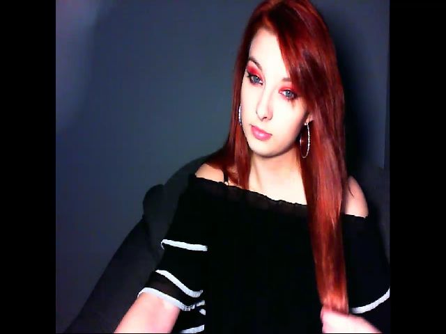 Live sex webcam photo for VirginLuna18 #271404148