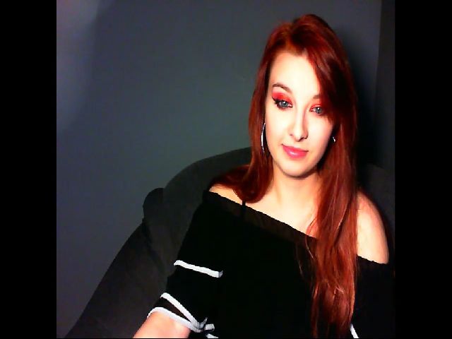 Live sex webcam photo for VirginLuna18 #271406389