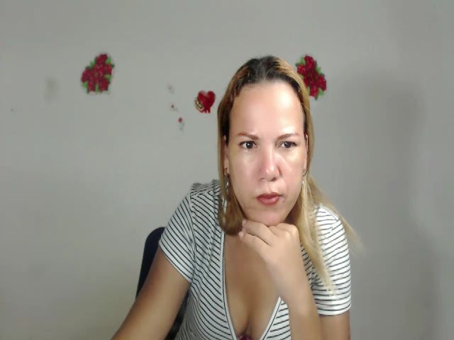 Live sex webcam photo for MikahLatin #271407392