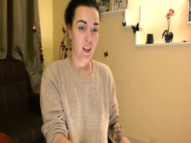 Live sex webcam photo for NikkiLeppard #271408739