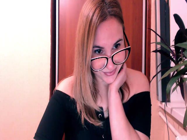 Live sex webcam photo for Kay_Lo #271404778