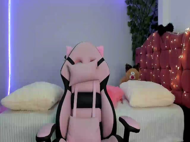 Live sex webcam photo for Holly_rosee #271408481