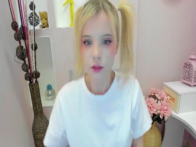 Live sex webcam photo for VeronicaRangy #271395235