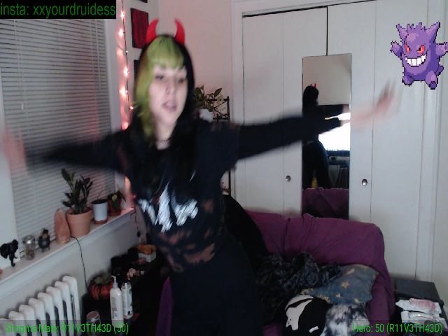Live sex webcam photo for YourDruidess #271399075