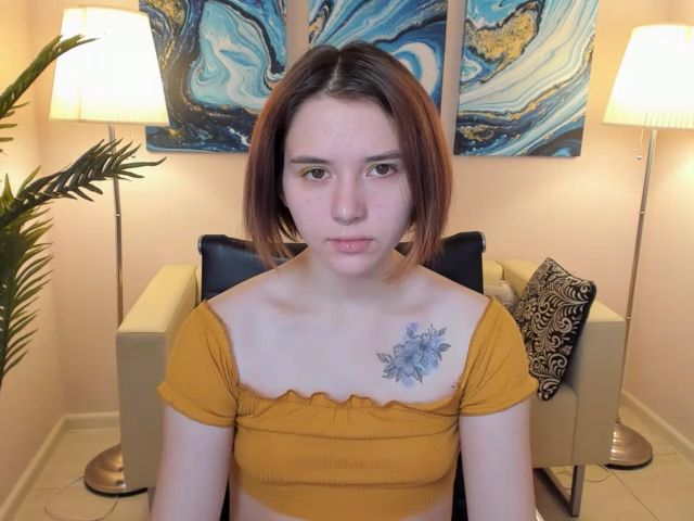 Live sex webcam photo for PennyLoveme #271398248