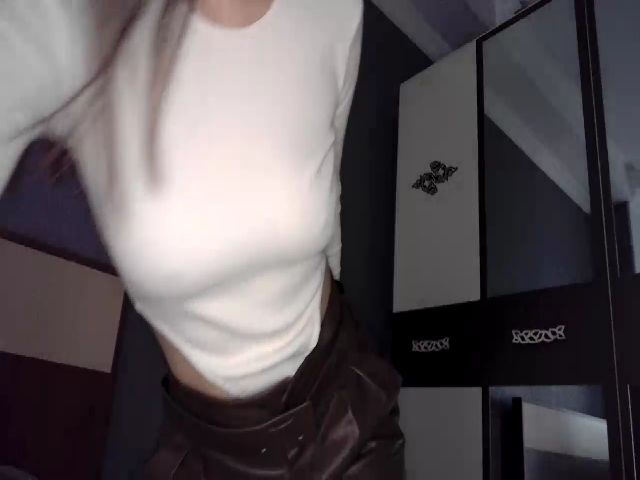Live sex webcam photo for Miss_Hellen_ #271399067