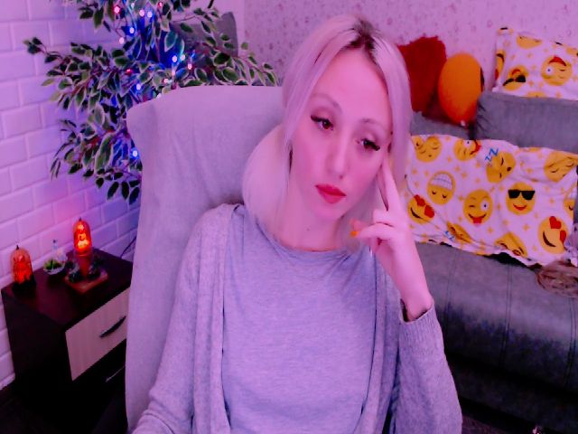 Live sex webcam photo for Blondedirty94 #271408507