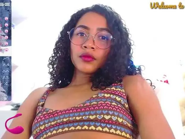 Live sex webcam photo for Anniemiss #271405472