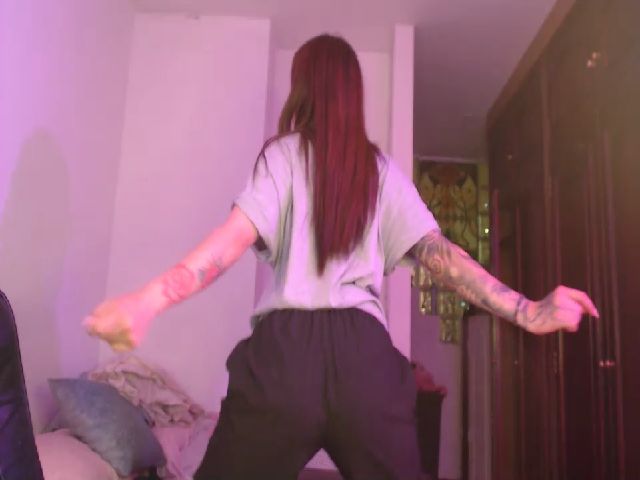 Live sex webcam photo for Mistyyraven #271396366