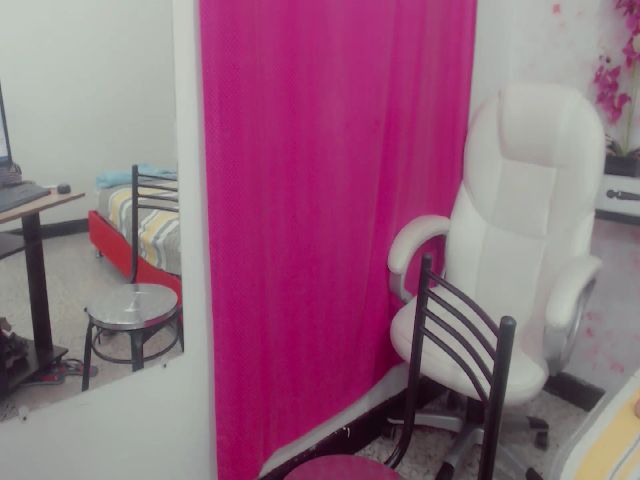 Live sex webcam photo for Alejandra_06 #271399928