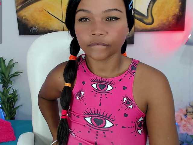 Live sex webcam photo for ivory-19 #271394049