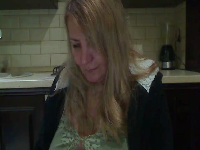 Live sex webcam photo for HeyHeyGrey #271392638