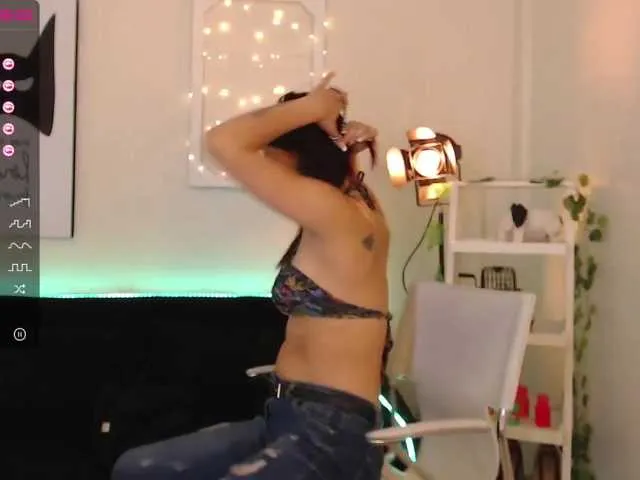 Live sex webcam photo for sofia-reyes #271401654