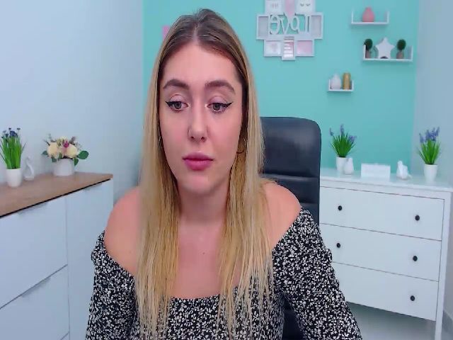 Live sex webcam photo for NicoleConnor #271402293
