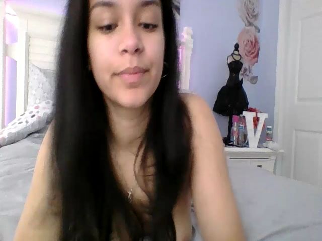 Live sex webcam photo for Adrianaxo1 #271403546