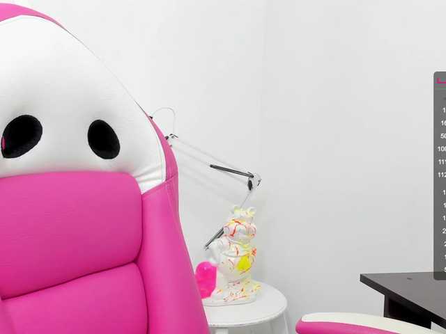 Live sex webcam photo for Emmaxlovea #271393048