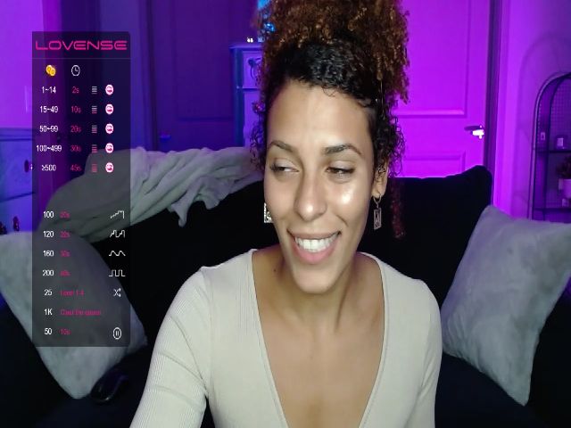 Live sex webcam photo for Exoticpeachx #271394652