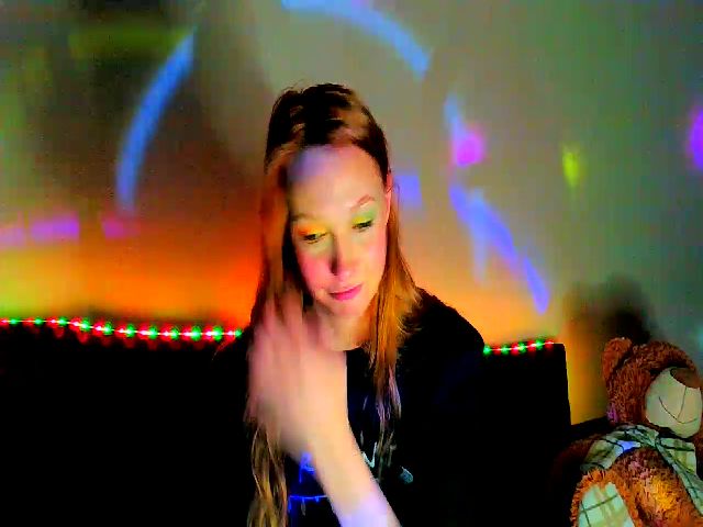 Live sex webcam photo for EmillyGinger #271407511