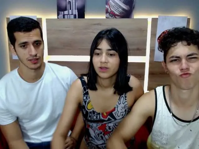 Live sex webcam photo for MonkeyShine #271393132