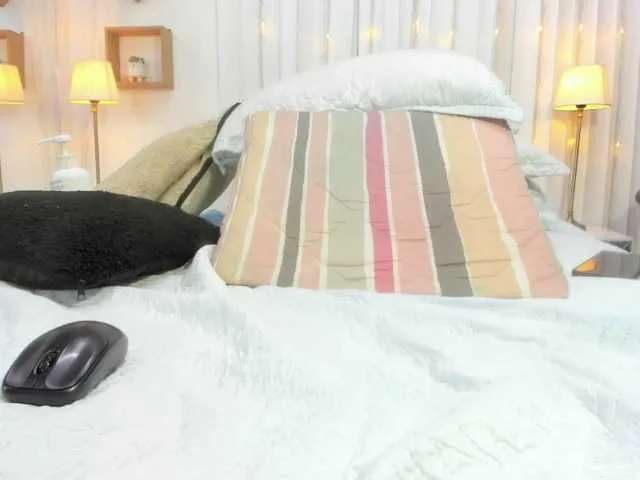 Live sex webcam photo for Merida- #271414209