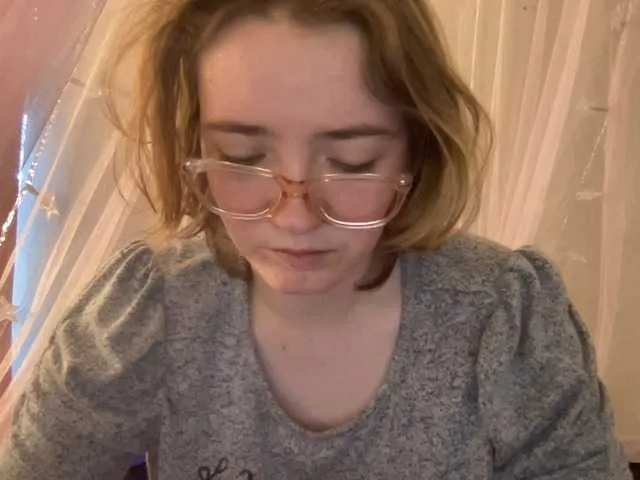 Live sex webcam photo for CandyBurger21 #271420912