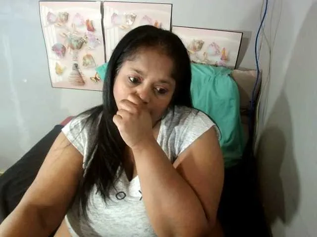 Live sex webcam photo for Indiantasha #287986257