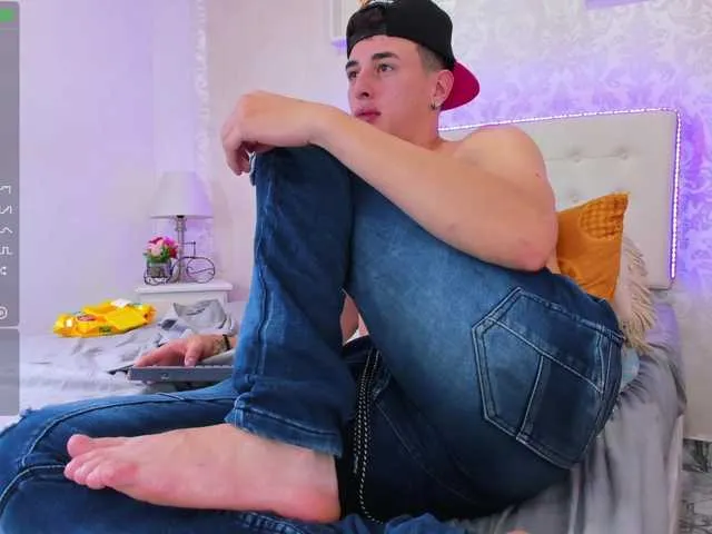 Live sex webcam photo for couplehorny1 #271416851