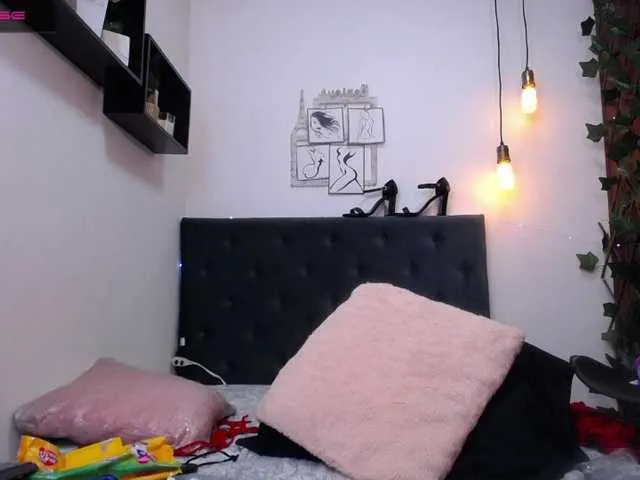 Live sex webcam photo for lucy-miilf #271413667