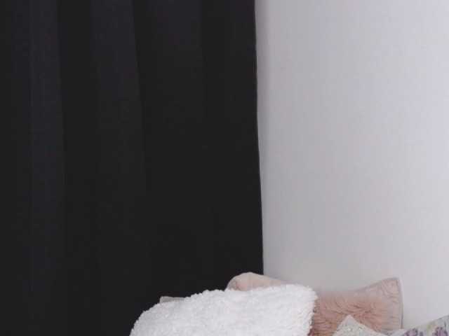 Live sex webcam photo for GigiSin #271413870