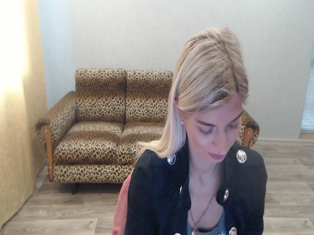 Live sex webcam photo for SexyBeatriice #271414756