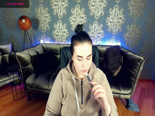 Live sex webcam photo for SerahMirabeli #271422739
