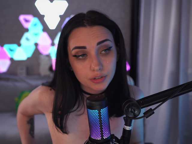 Live sex webcam photo for MalinaBo0m #271408899