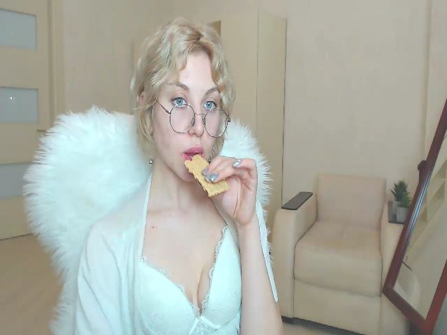 Live sex webcam photo for MollyDiamond1 #271424104