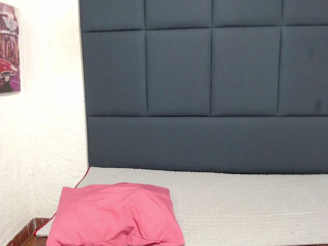 Live sex webcam photo for ElizaClint #271423336