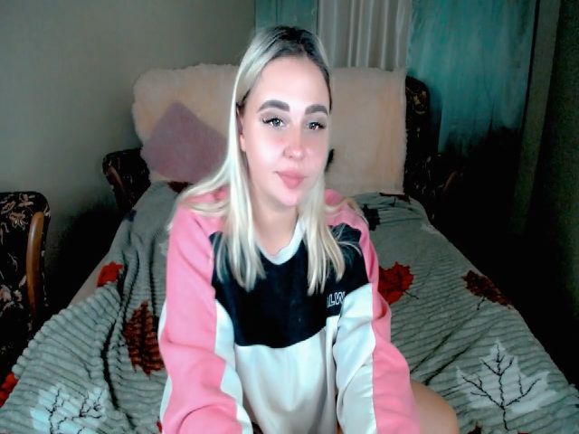 Live sex webcam photo for LindaRichXX #271418476