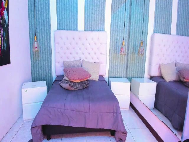 Live sex webcam photo for GENESIS_WELLS #271425080