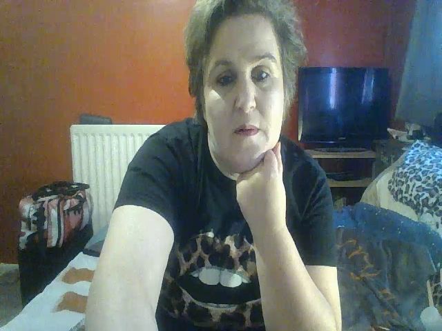 Live sex webcam photo for YUMMYMUMMY39 #271418367