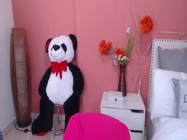 Live sex webcam photo for Victoria_flr #271425188