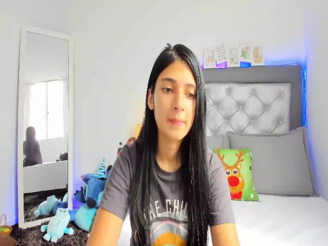 Live sex webcam photo for Emmily_ #271423562