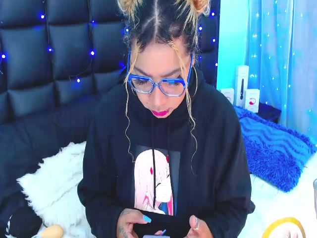 Live sex webcam photo for Samantha_25_ #271416212