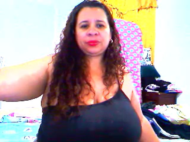 Live sex webcam photo for LatinaBigAss4 #271425055