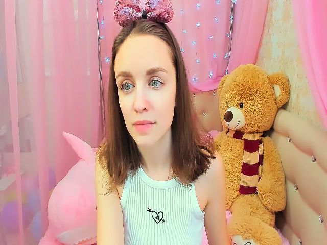 Live sex webcam photo for LIL_MAYA #271415806