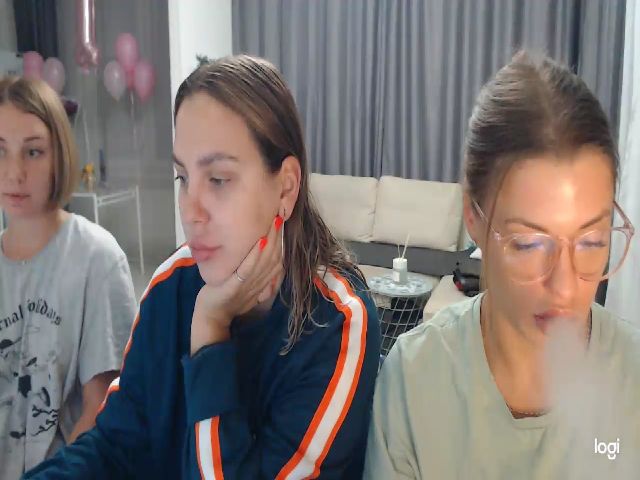 Live sex webcam photo for Emi_lywild #271412700