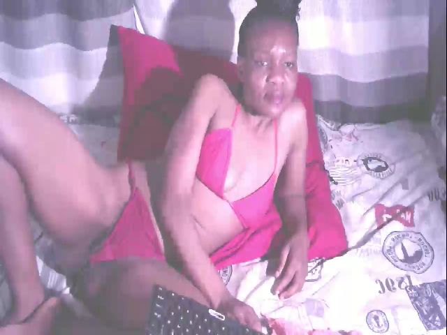 Live sex webcam photo for Sexybooty85 #271418010